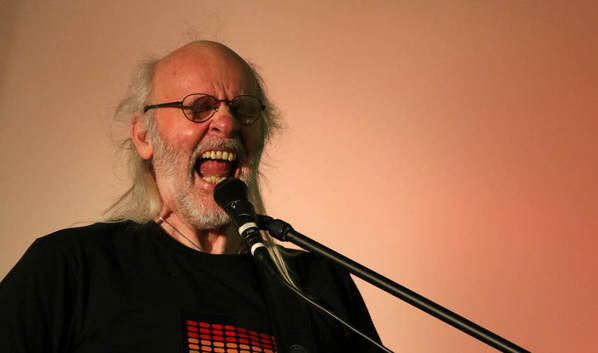 Während des Konzert waren zu hören Songs wie "Paranoid" von Black Sabbath bis hin zu "Sexy" von Marius Müller Westernhagen - Sänger "Papa" ist im normalen Leven auch Lehrer an der JVA Siegburg.