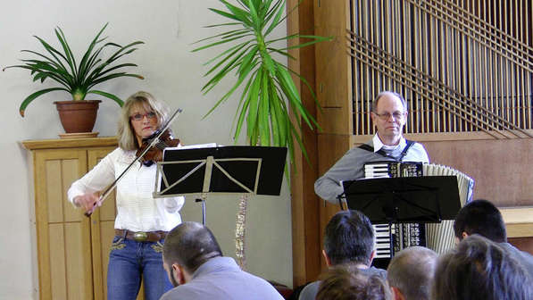 Das Duo Horizonte begleitete den Gottesdienst mit ihrer Musik.