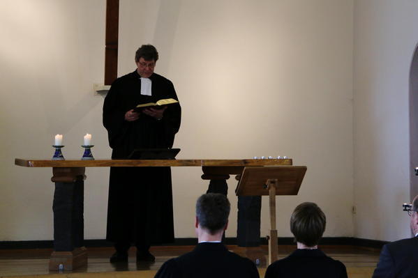 Pfarrer Ralf Günther predigte an diesem Tag über das Thema wie der Mensch zu einer selbstlosen Haltung gelangt.