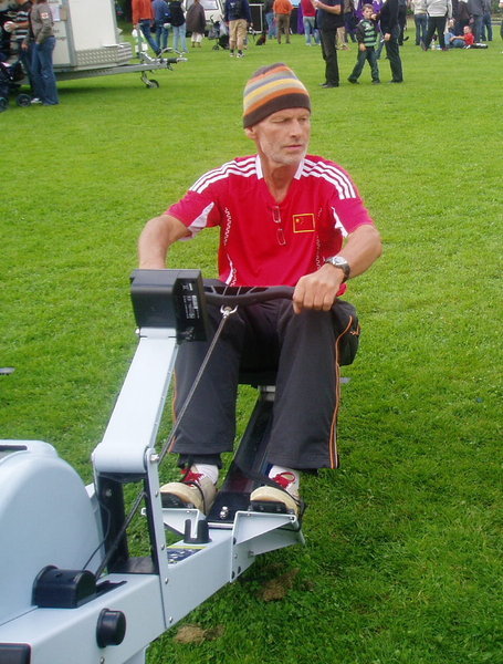 Ehemaliger Deutscher Meister im Rudern Rüdiger Münchenhagen gab kostenlos an seinen Rudermaschinen unterricht für interessierte