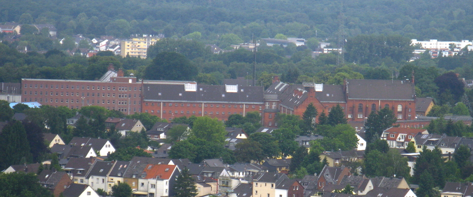 Blick vom Michelsberg auf die Justizvollzugsanstalt Siegburg.