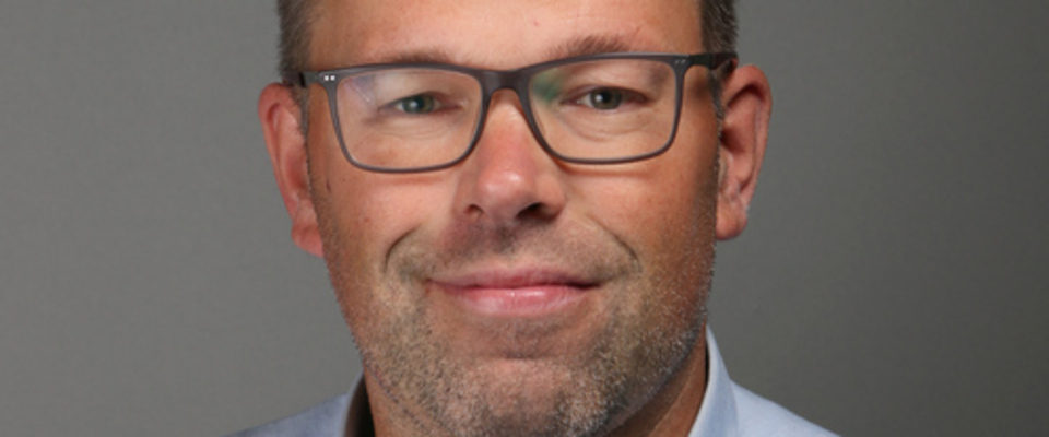 Im Bild der Pressesprecher der JVA Siegburg Dennis Rüßler.