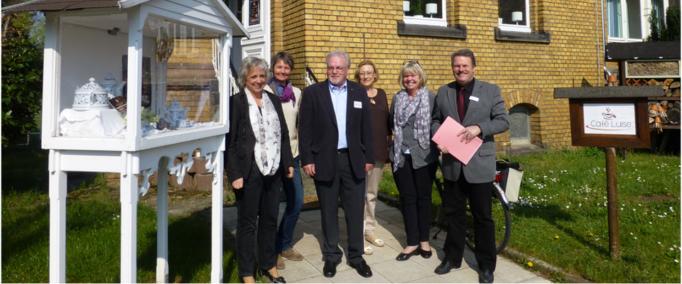 Offizielle Eröffnung am 02. April 2014 durch Vertreter des SKM Rhein-Sieg, dem Anstaltsleiter der JVA Siegburg Herrn Wolfgang Klein und Herrn Werner Kaser katholischer Anstaltspfarrer der JVA Siegburg.