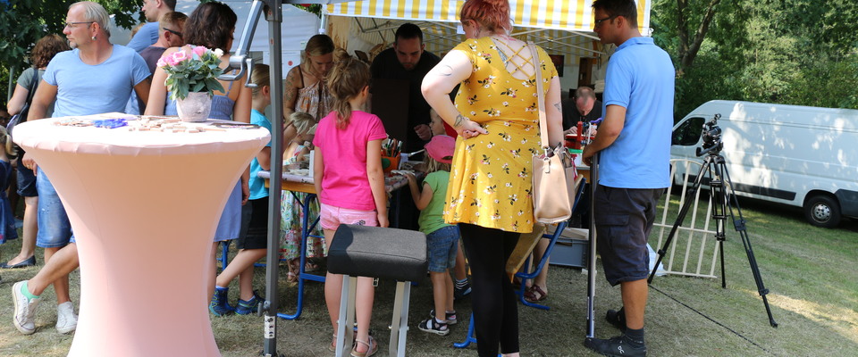 Die Kinderwerkstatt der Justizvollzugsanstalt Siegburg auf dem Kinder und Familienfest in Birlinghoven einem Ortsteil von Sankt Augustin.