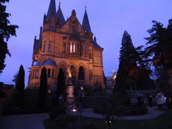 Ansicht von Schloss Drachenburg zur Veranstaltung "Einzigartige Weihnachtszeit".