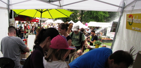 Zeitweise herrschte enormer Andrang am Stand der JVA Siegburg, aber trotzdem verlief das Fest in einer sehr entspannten Atmosphäre.