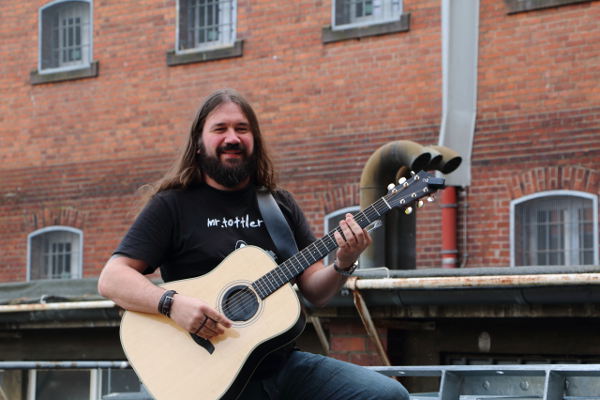 Mr. Tottler vor dem Mitsingkonzert in der JVA Siegburg.