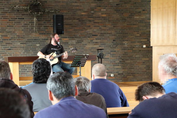 Mr. Tottler singt Songs von Pink Floyd, Bill Withers, Ramonn, The Verve und vielen anderen bekannten Künstlern.