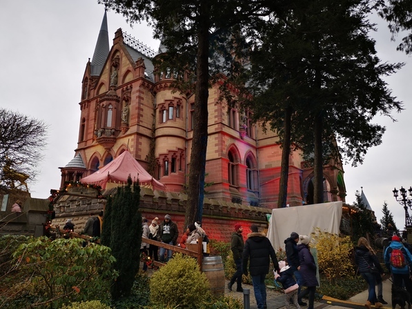 Schloss Drachenburg am gegen Abend.