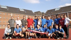 Gruppenbild der Anstoßmannschaft mit Heiko Scholz